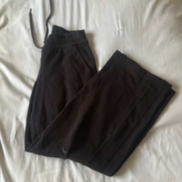 Lululemon scuba sweatpants - Picture 2 of 3